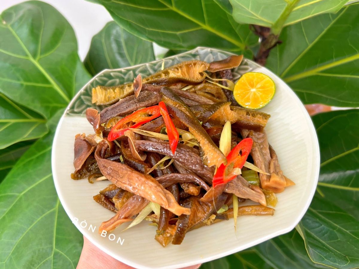 Nấm Lộc Nhung và Tảo Xoắn Xào Sả Ớt Chay