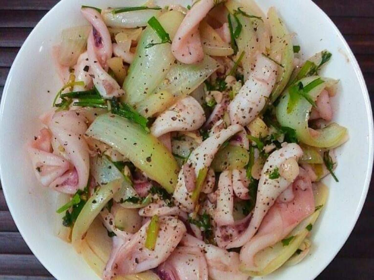 Mực mai xào hành tây
