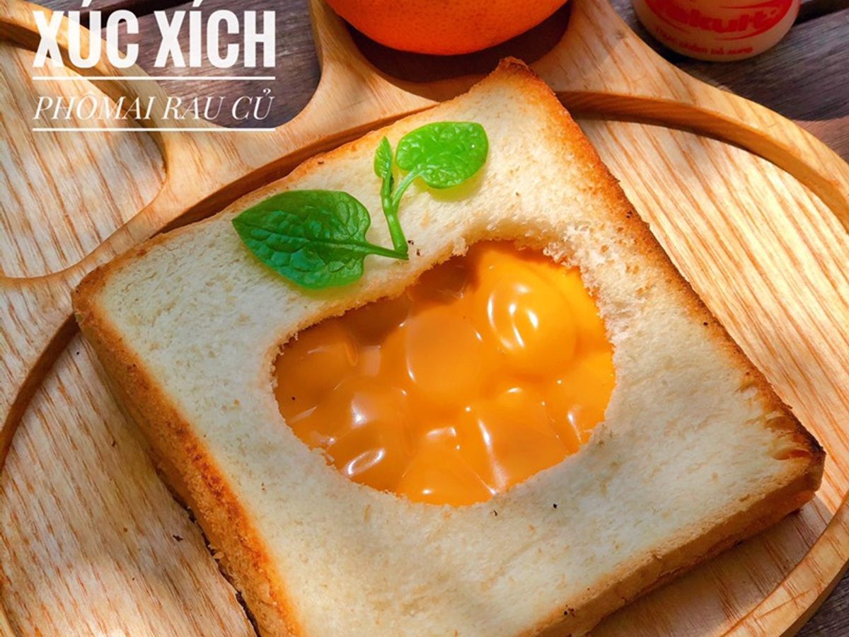 Sandwich kẹp xúc xích phômai rau củ