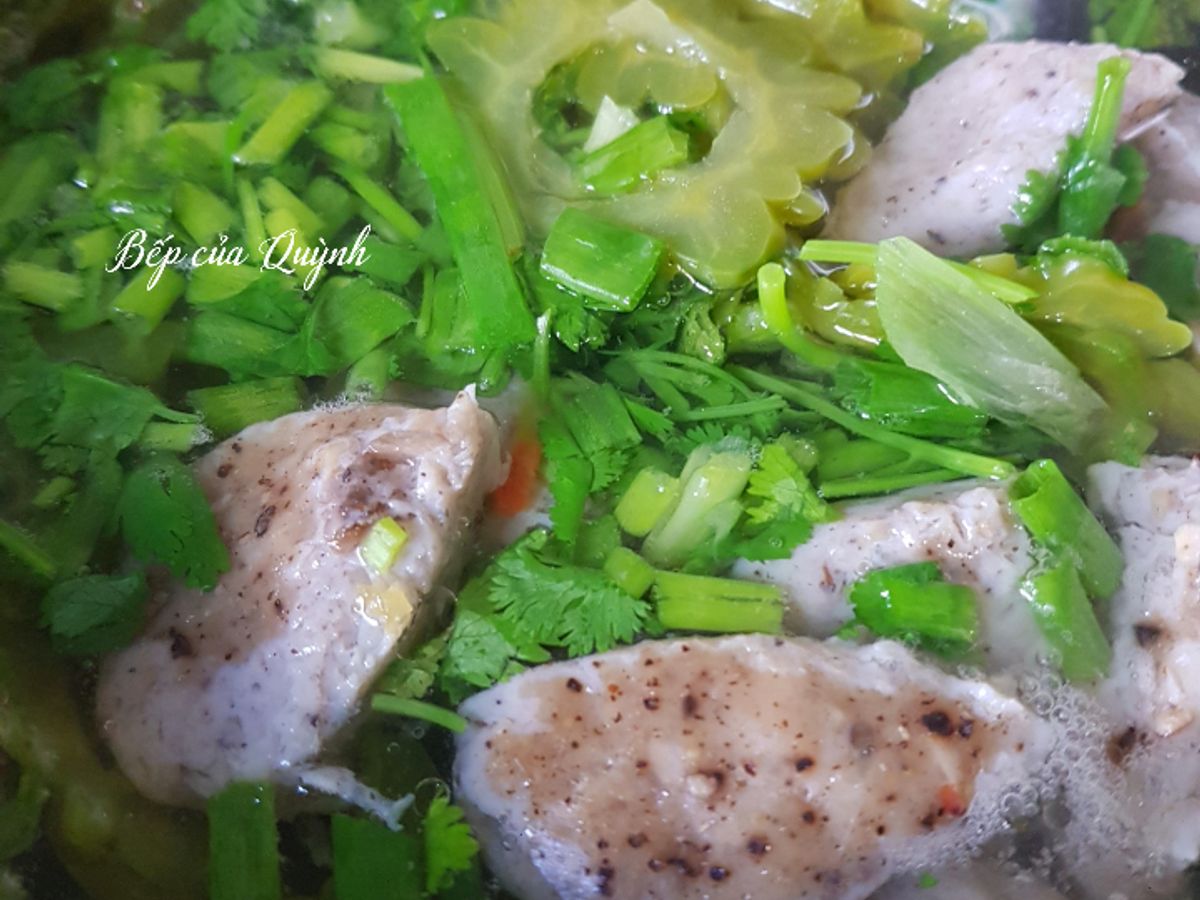 Canh khổ qua nấu chả cá thác lác