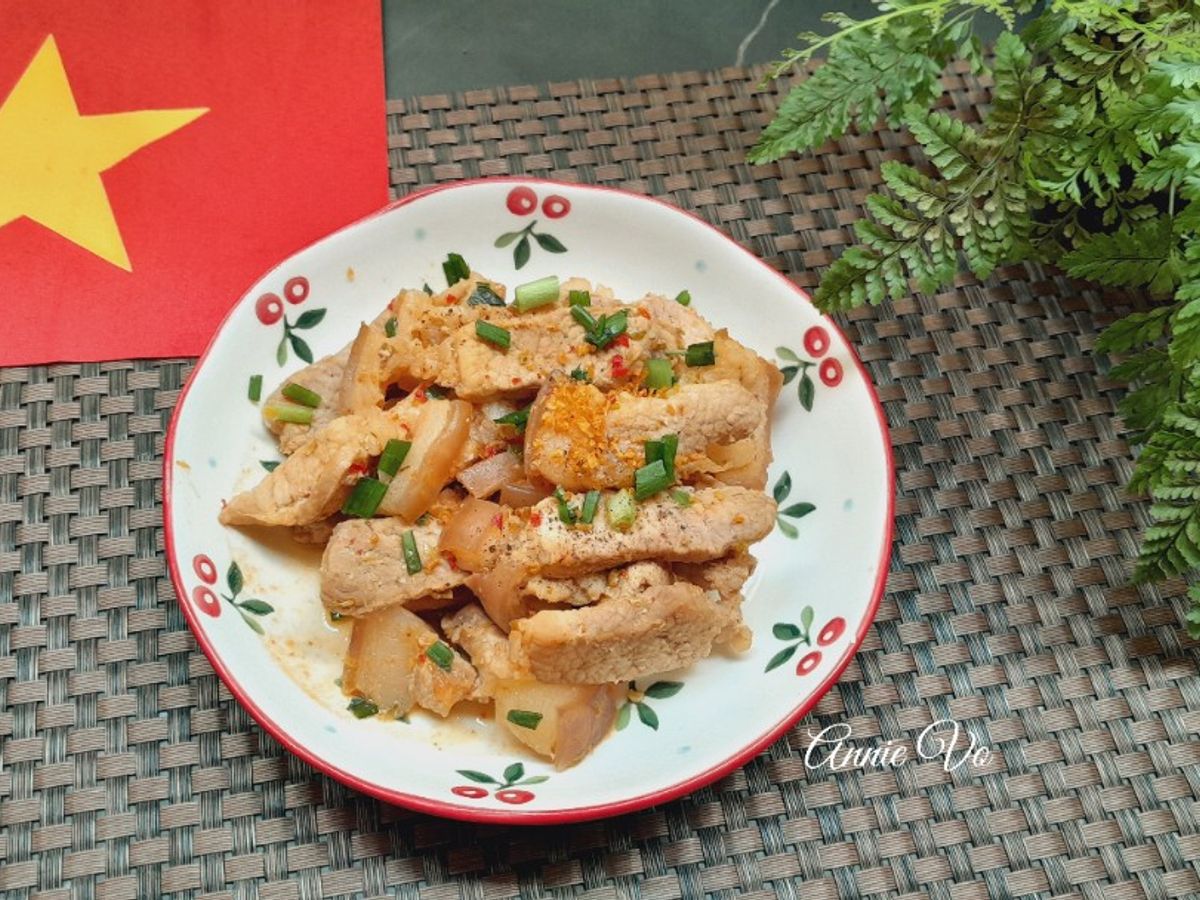 Thịt rang hành đơn giản