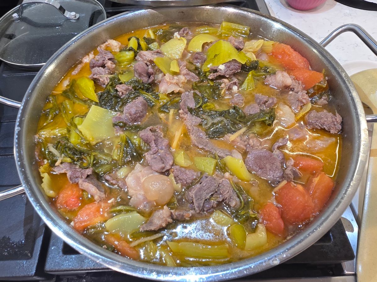 Bò om dưa