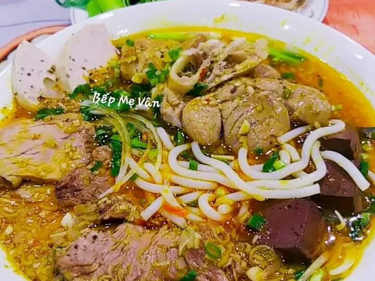 Bún Bò Huế Giò Heo Huyết Chả