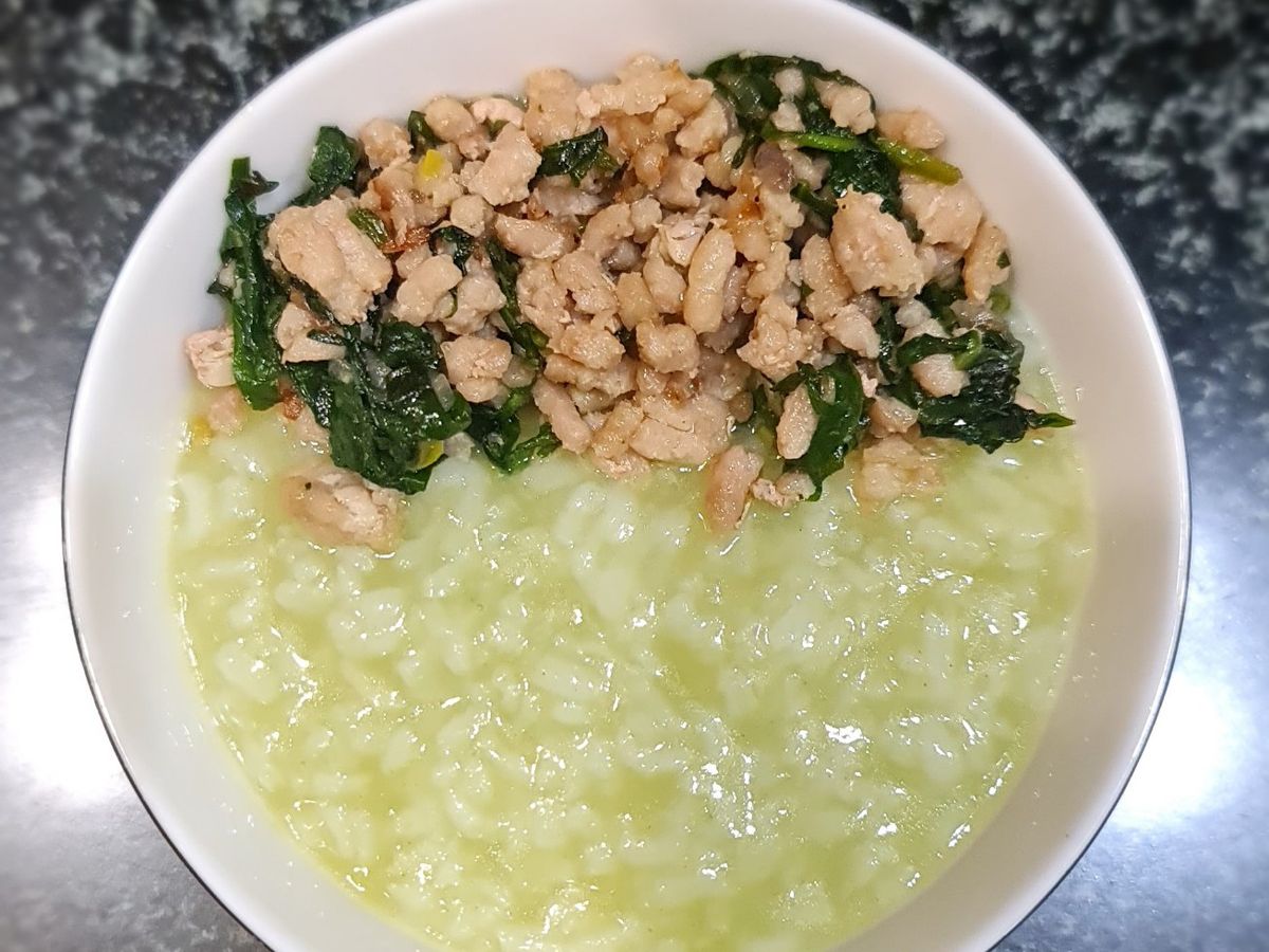 Cháo lá dứa thịt băm phi thơm