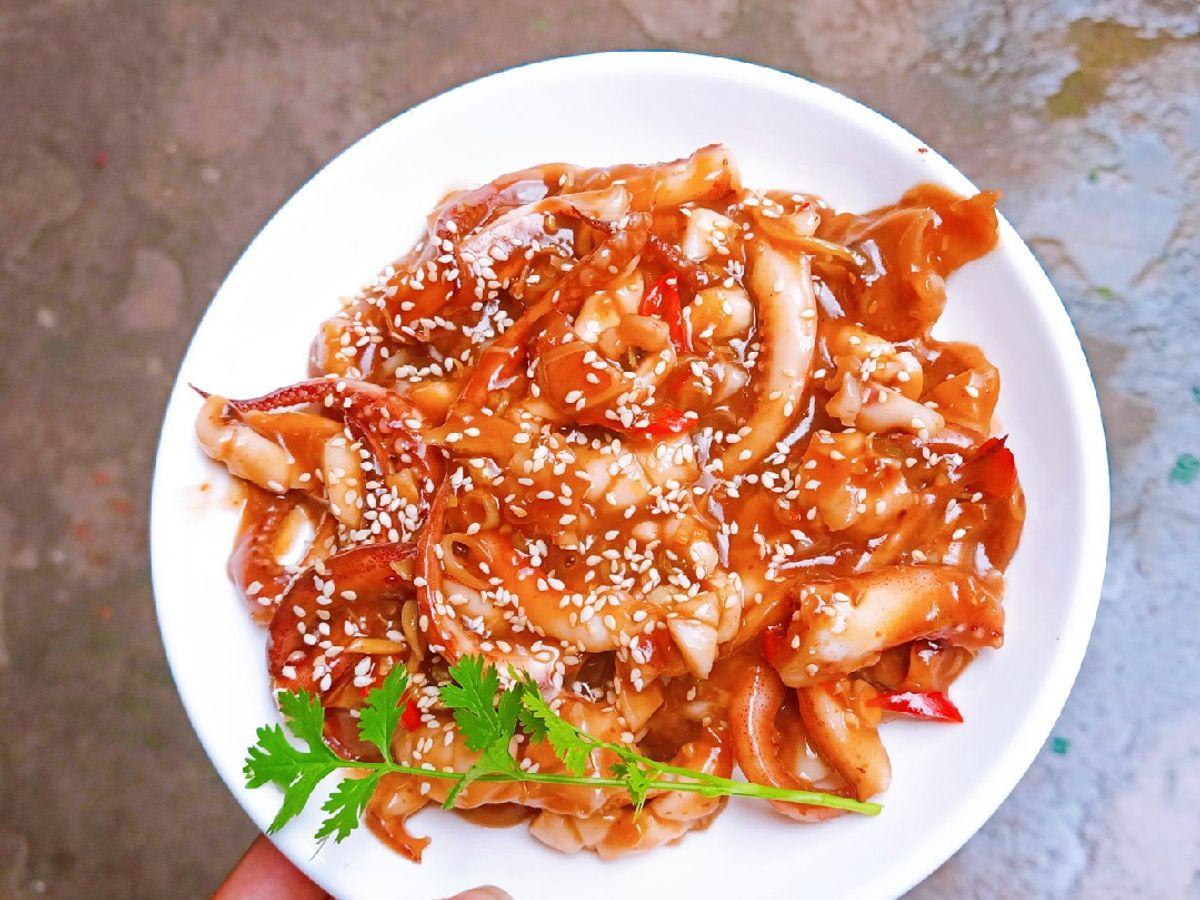 Râu mực sốt me