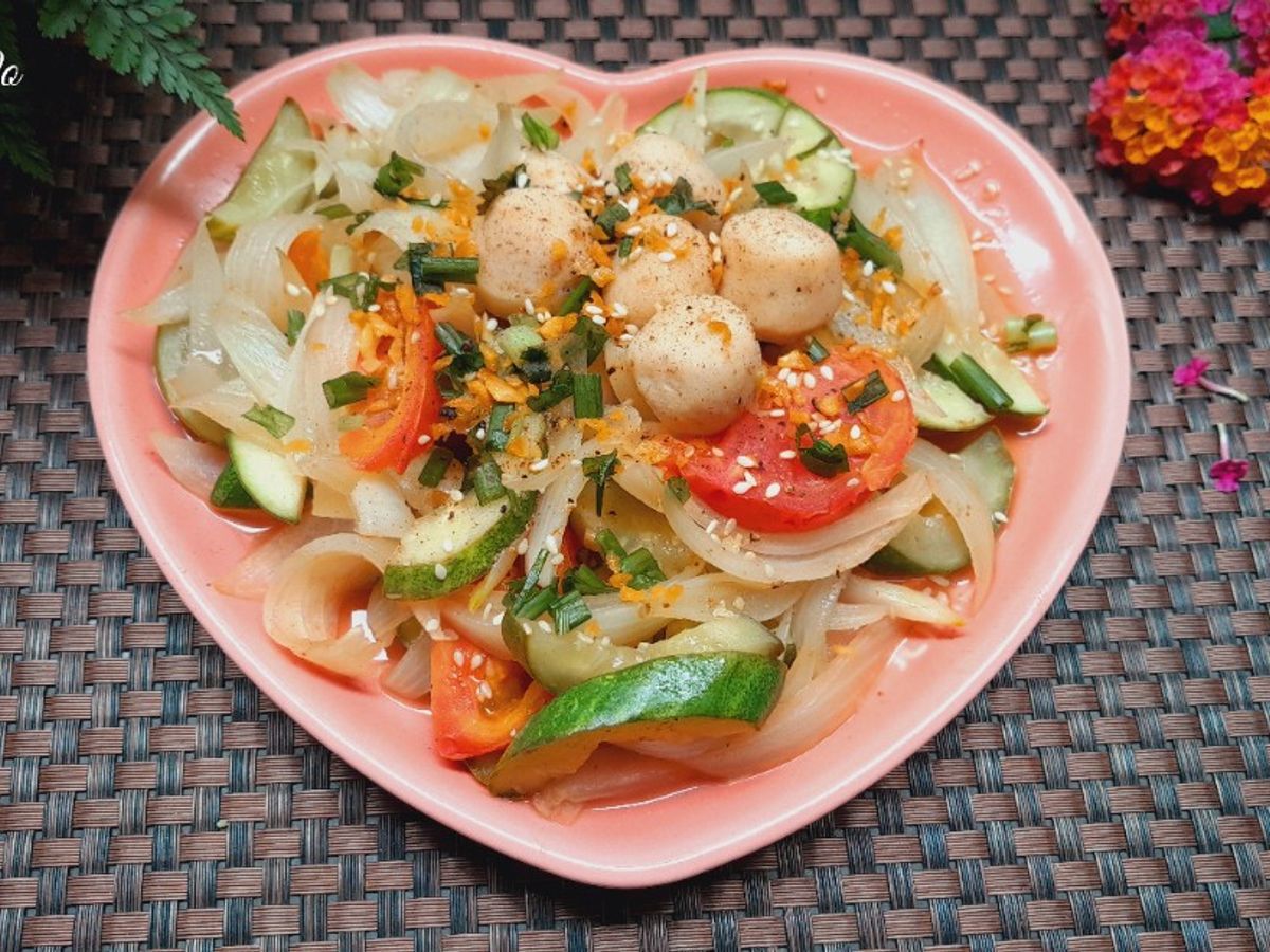 Rau củ xào cá viên