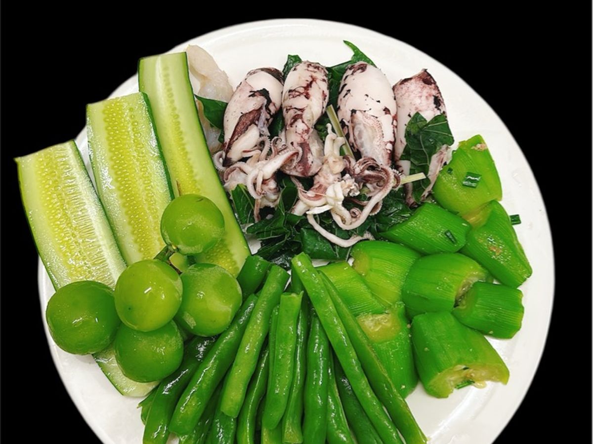 Mực tươi luộc lá lốt