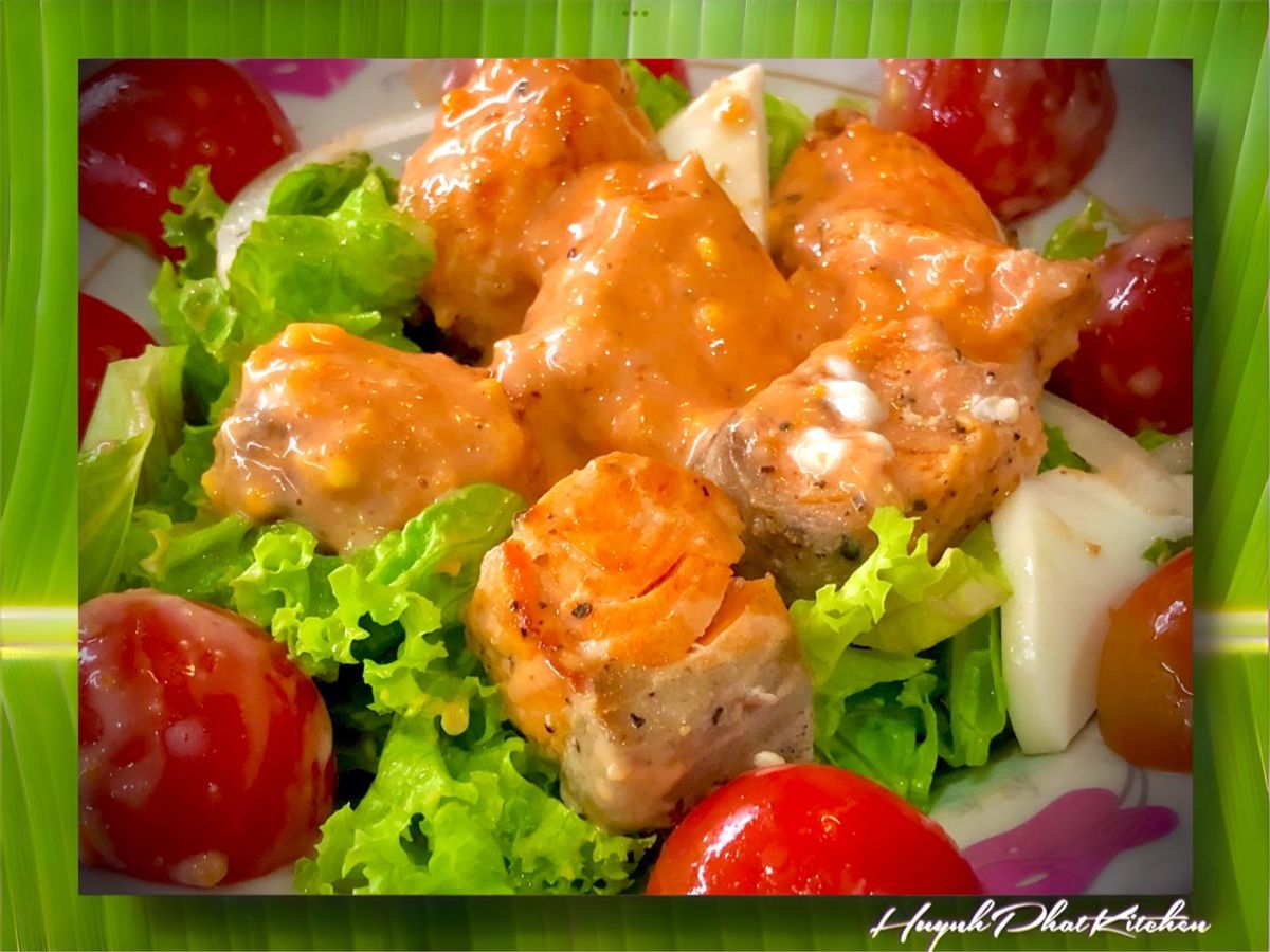 Salad Cá Hồi Sốt Trứng, Tôm Khô