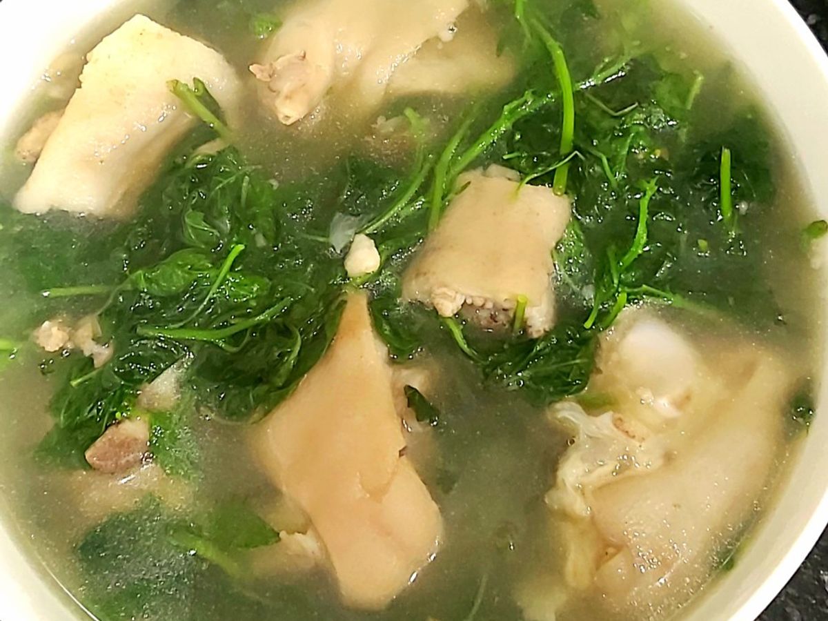 Canh rau tầm bóp nấu móng giò