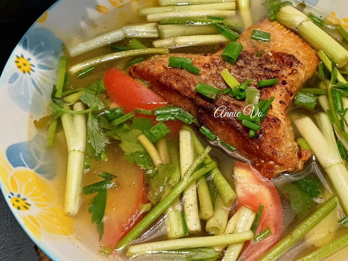 Canh cá diêu hồng nấu cần nước