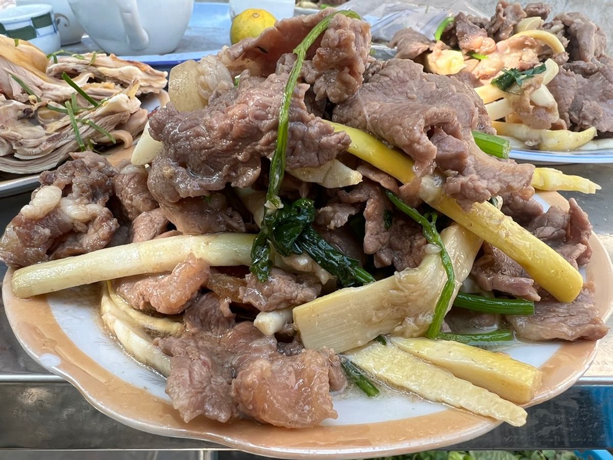 Thịt bê xào măng