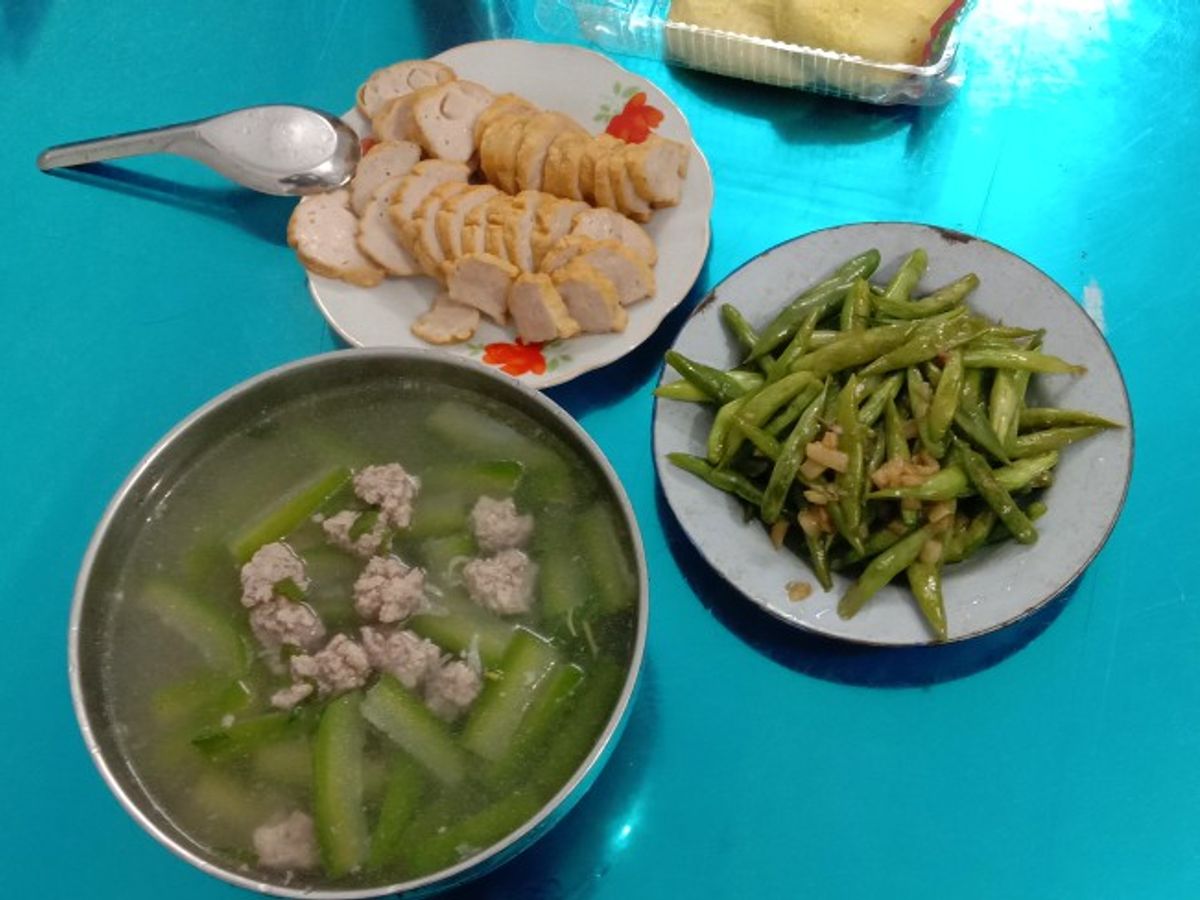 Bữa cơm gia đình đầu năm