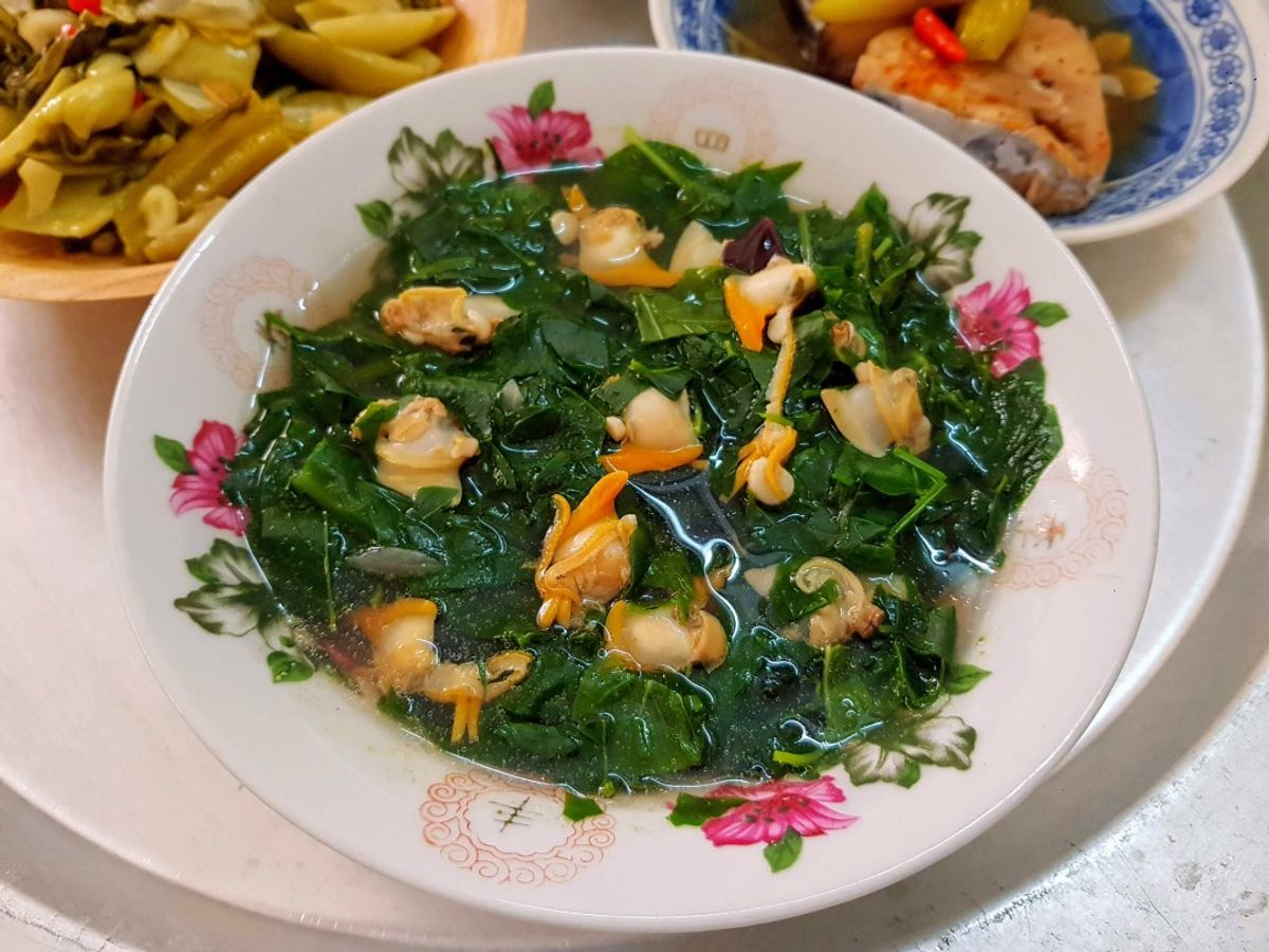 Canh rau ngót nấu nghêu