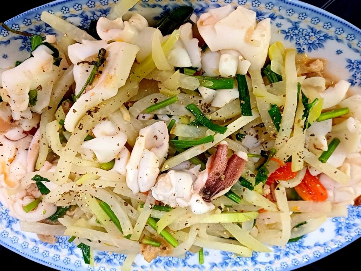 Mực ống xào su hào