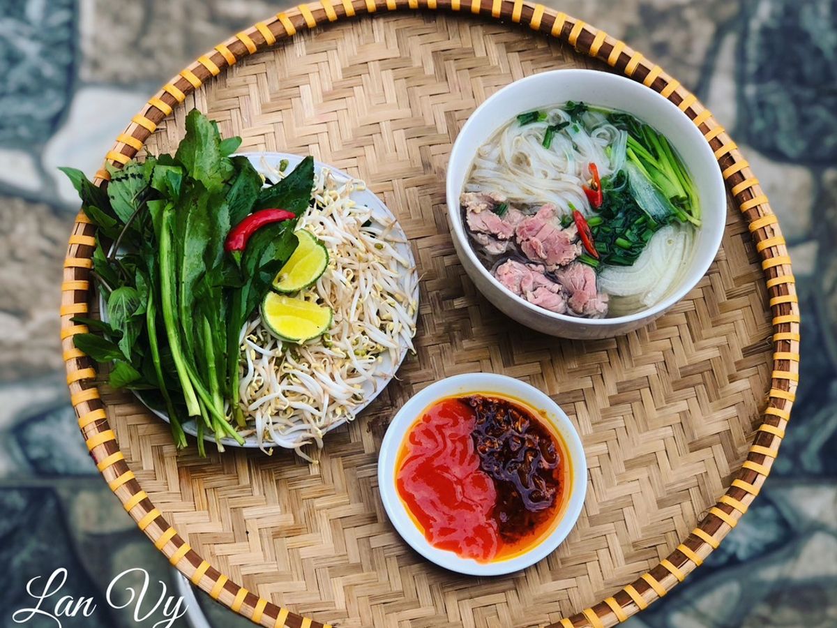 Phở bò tái