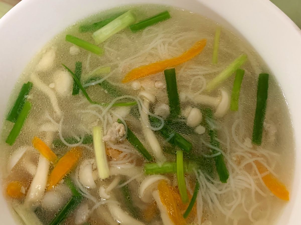 Gợi ý thực đơn cho mẹ bầu: bún gạo - thịt băm - nấm