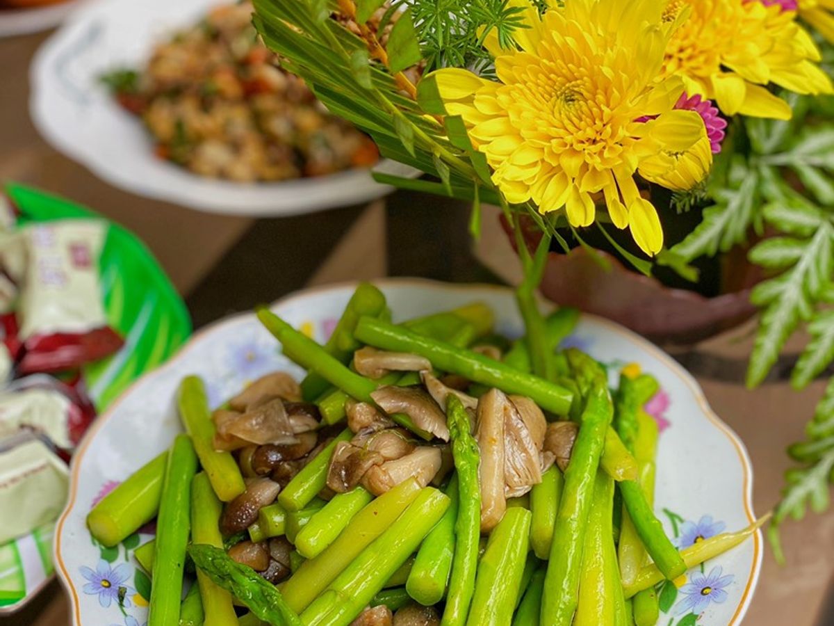 Măng Tây Xào Nấm Rơm