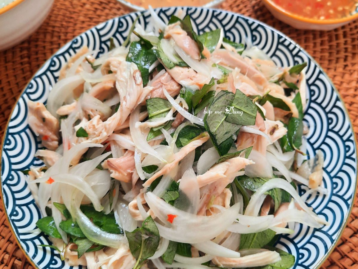 Gỏi gà xé rau răm