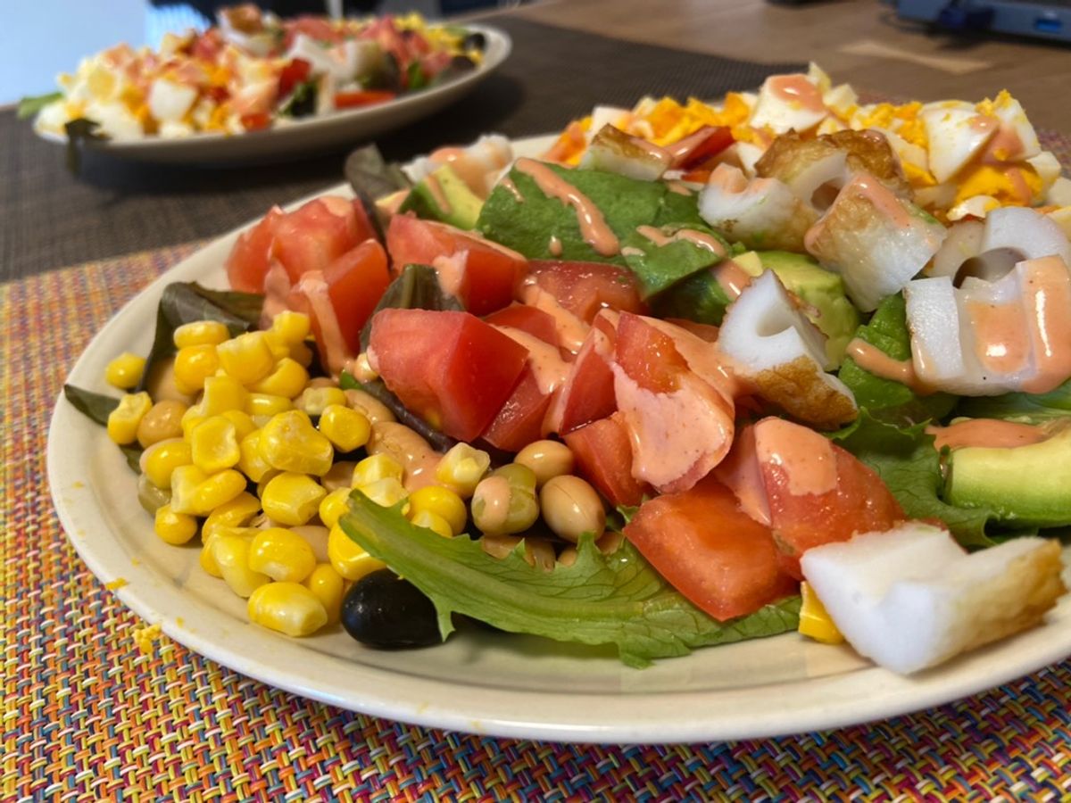 Salad Cobb với bánh cá 🥗 (Cobb salad with fish cake)