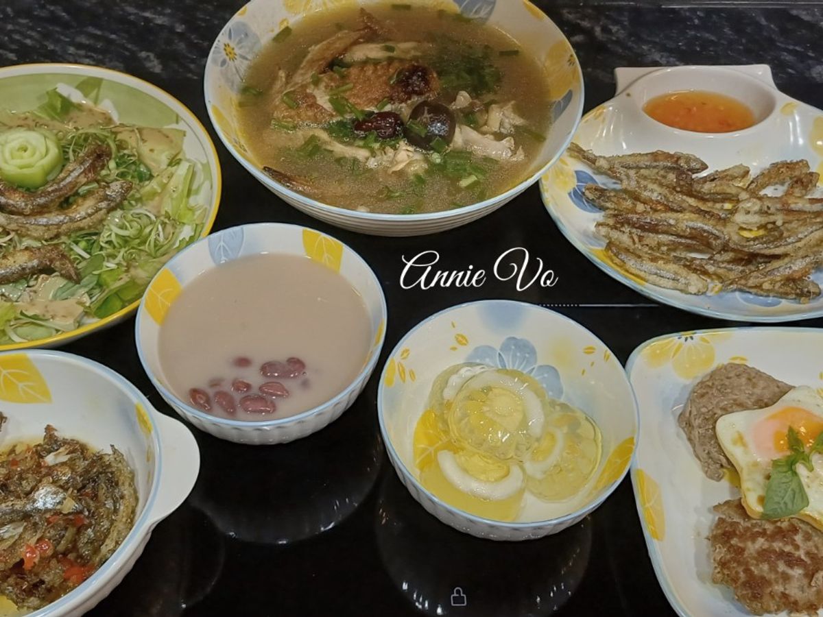 Cơm nhà với các món từ cá cơm