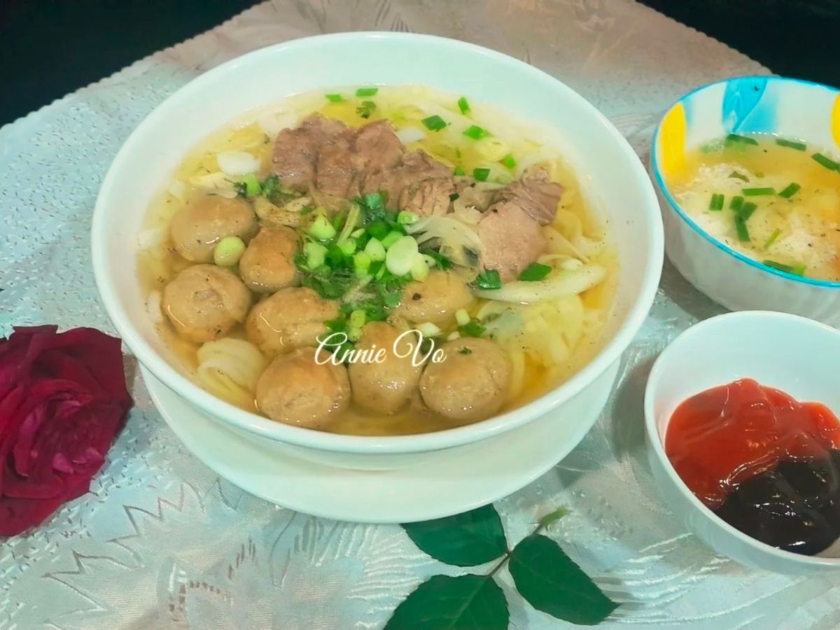 Phở nạm bò viên siêu dễ bằng nồi cơm điện
