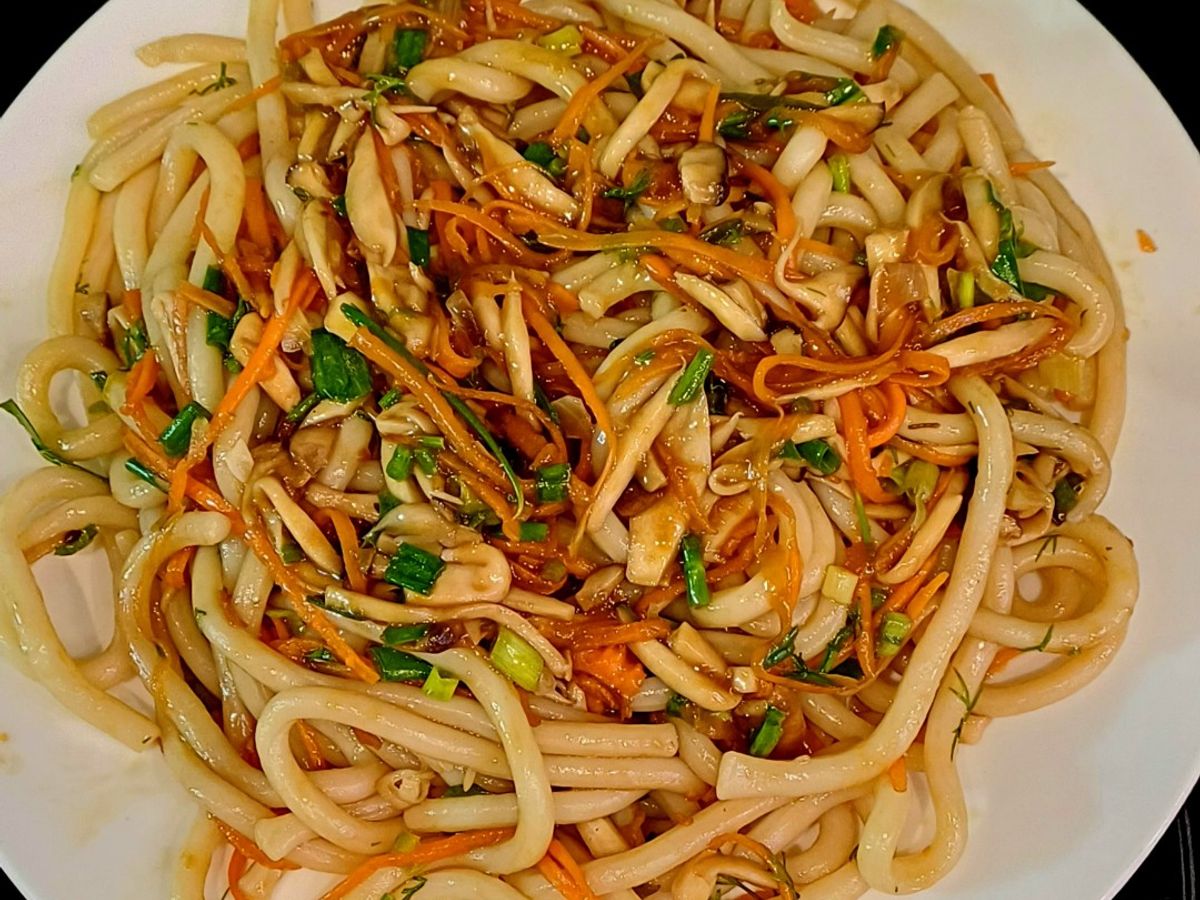 Mì udon xào nấm