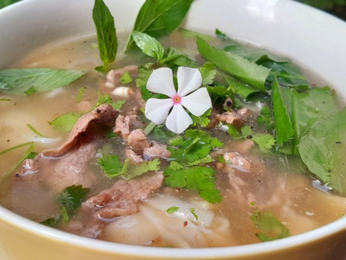 Mì lá tươi nấu bò