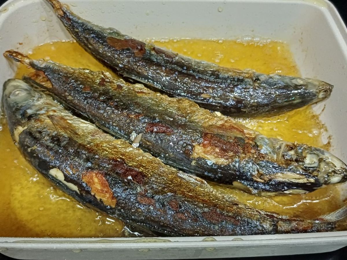 Cá nục hấp chiên giòn