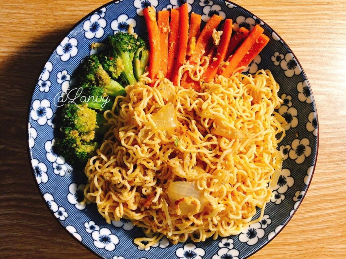 Mì xào trứng rau củ