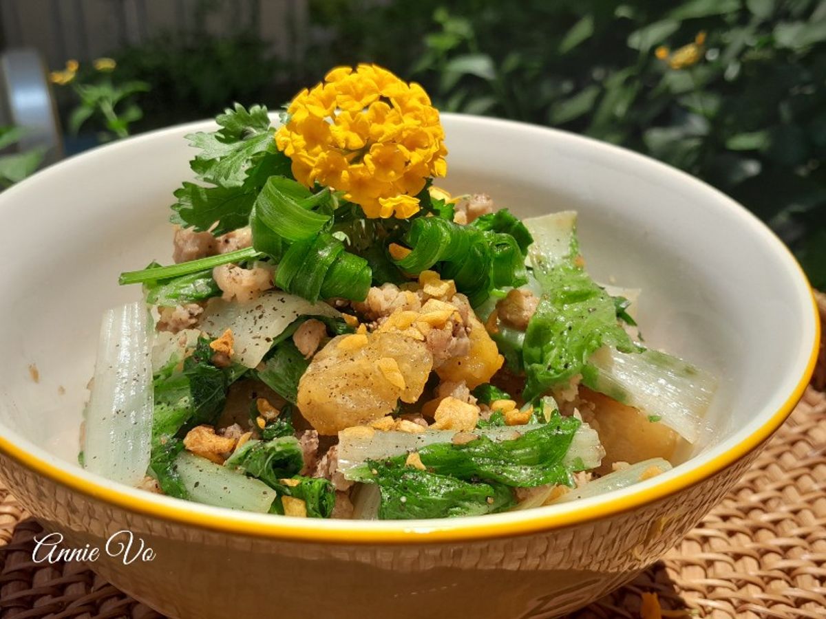 Cải dún xào thịt xay tóp mỡ