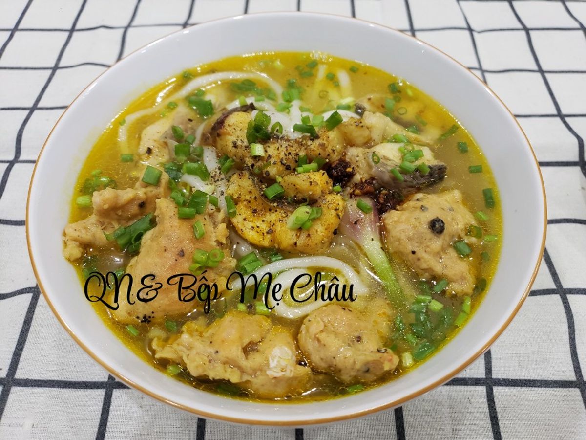 Bánh canh cá lóc chả cua