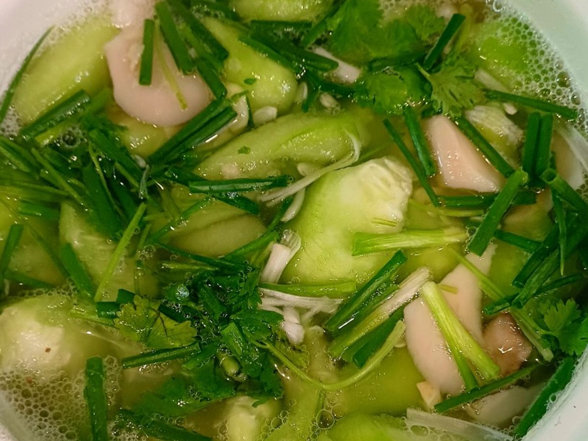 Canh mướp nấu nấm đùi gà và hạt sen