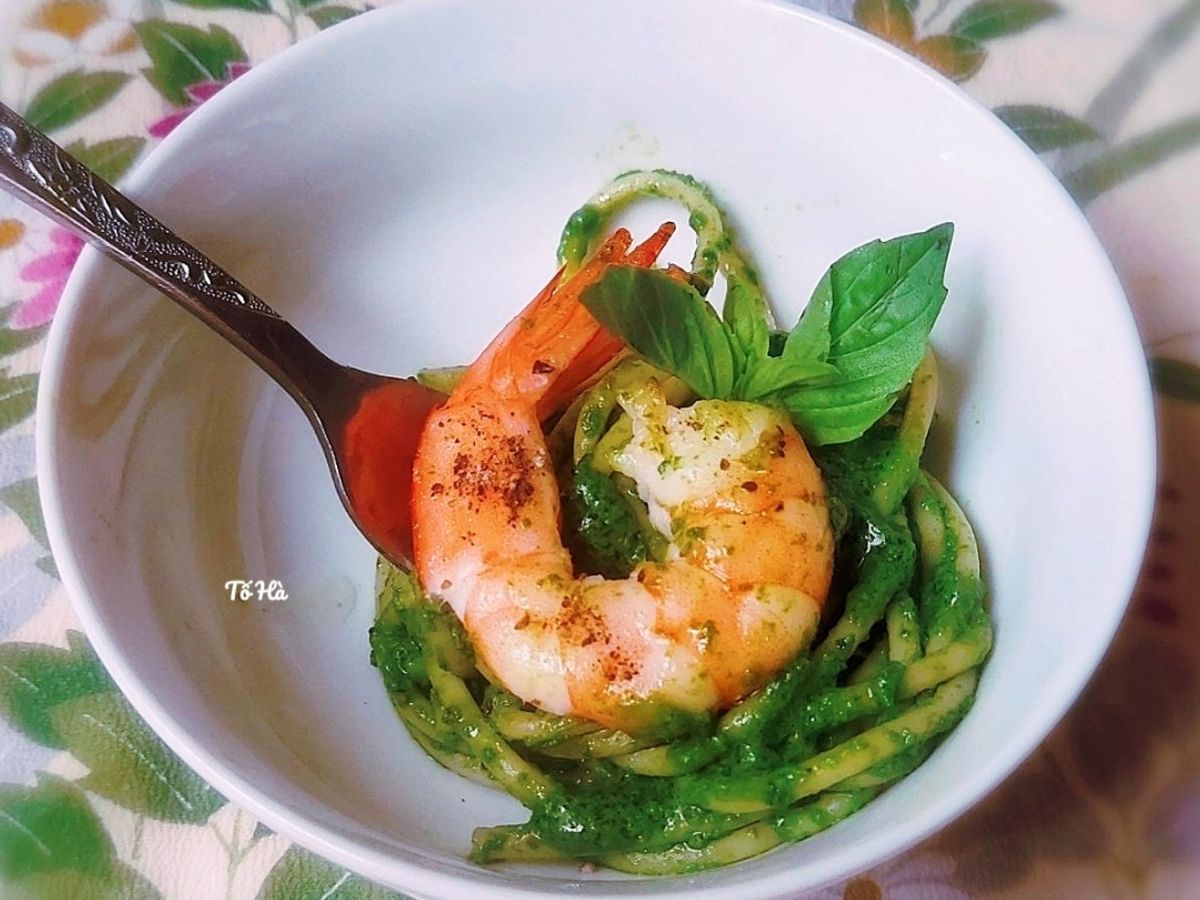 Mì Ý tôm sốt cải bó xôi