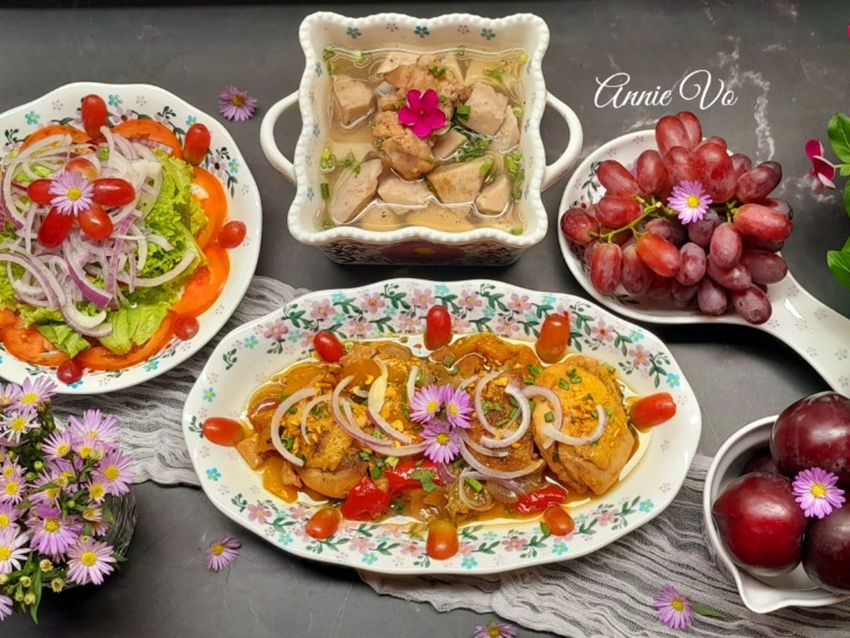 Cơm nhà với các món từ nho tím