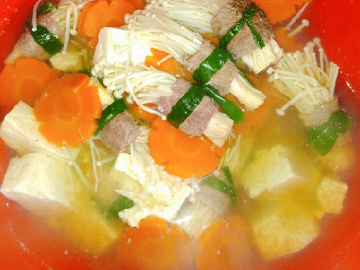 Canh thịt bò cuộn nấm kim châm