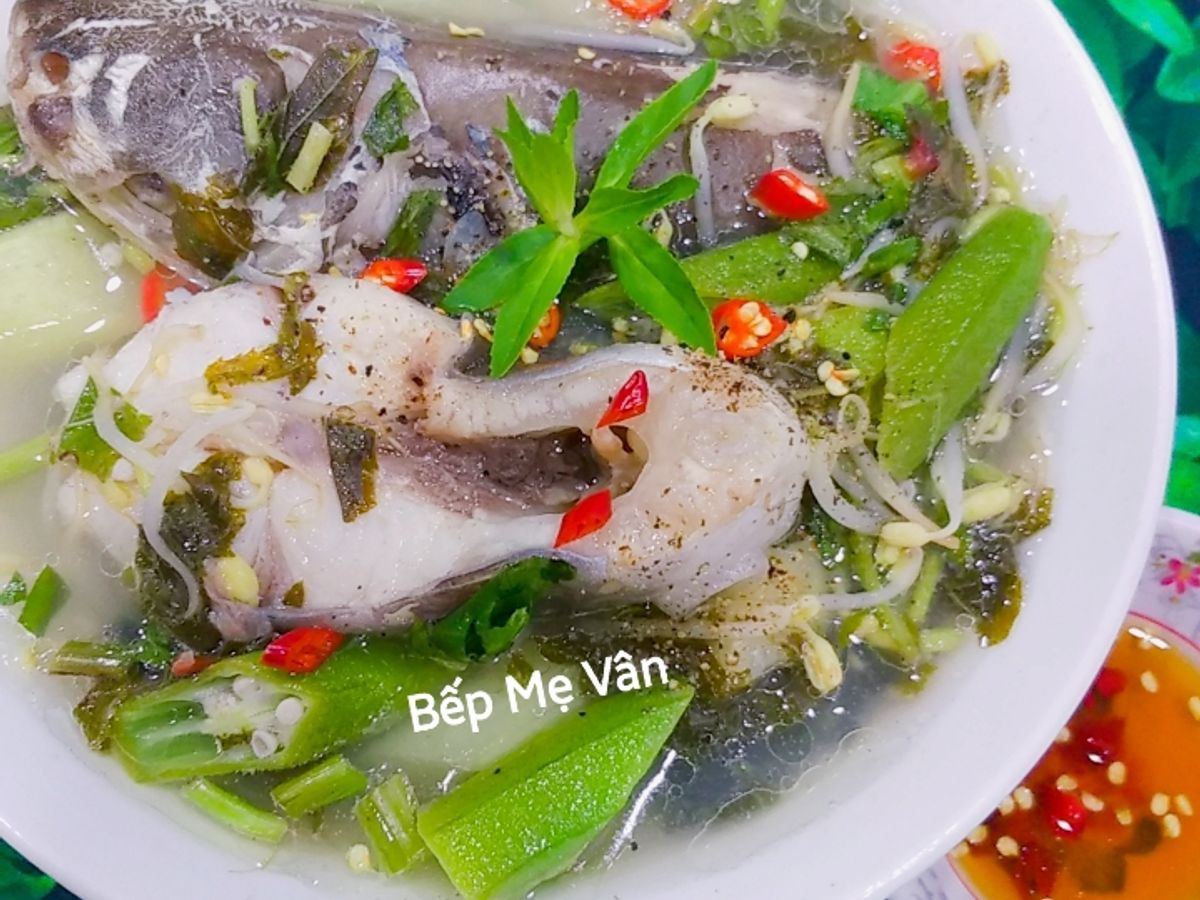 Canh chua cá hú nấu lá bụp giấm(lá rau chua,lá giấm...)