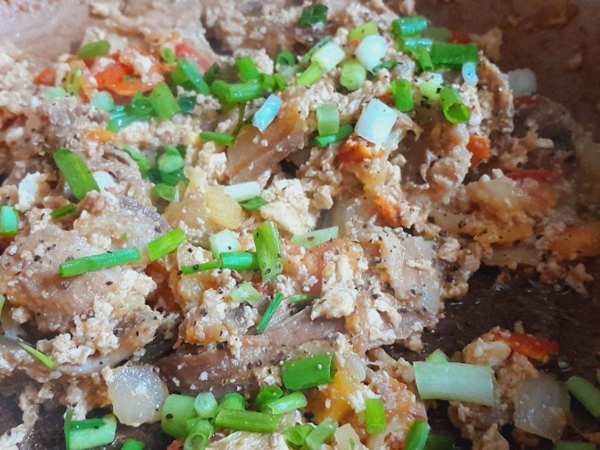 Thịt trứng chưng cà chua