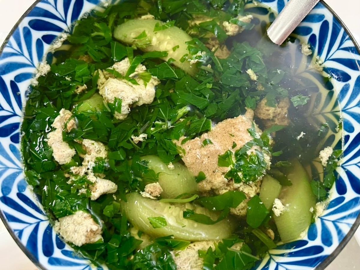 Canh cua rau đay mướp