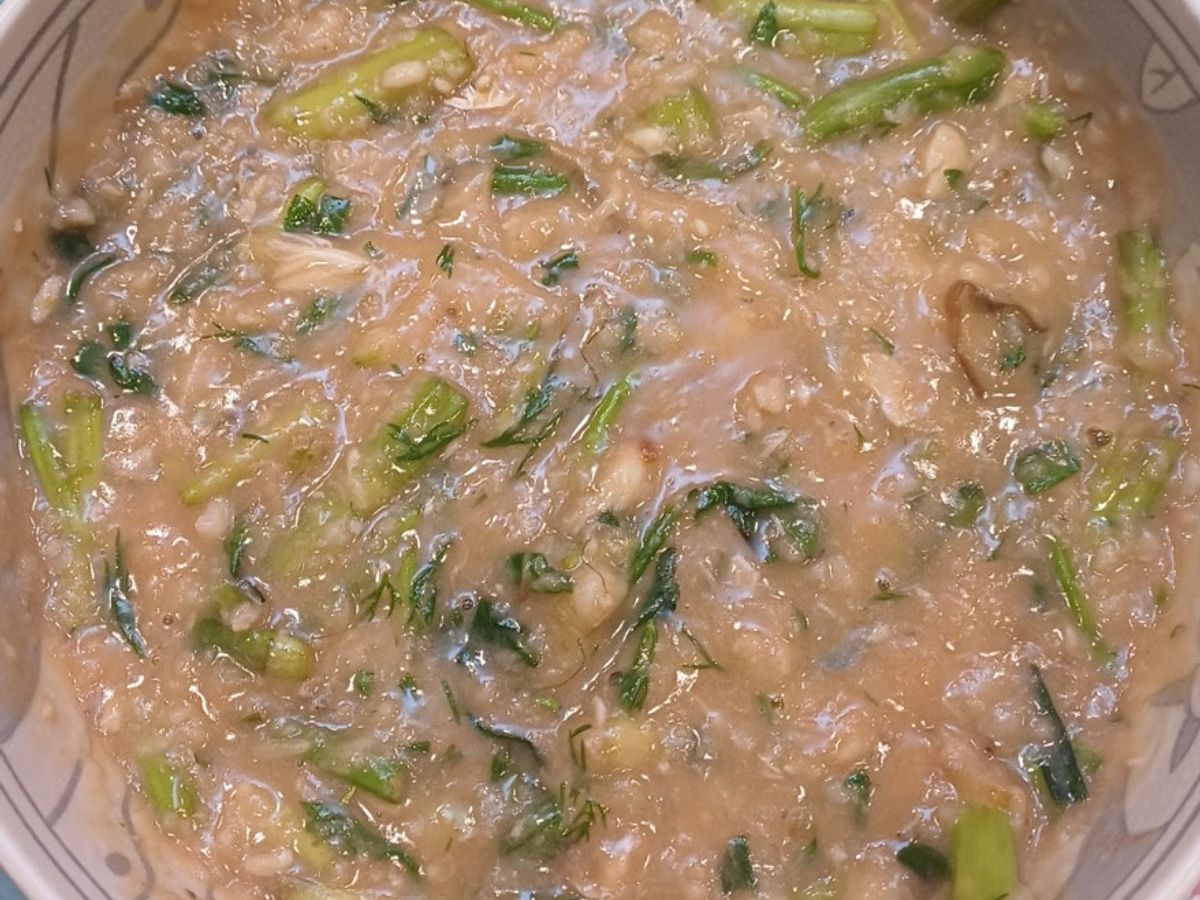 Canh củ nấu cá và rau cần