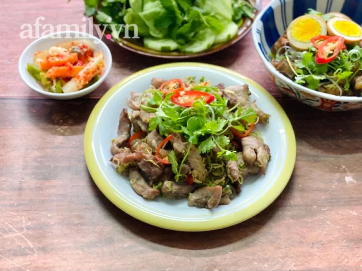 Thịt Xào Heo Rừng Xào Sả Ớt