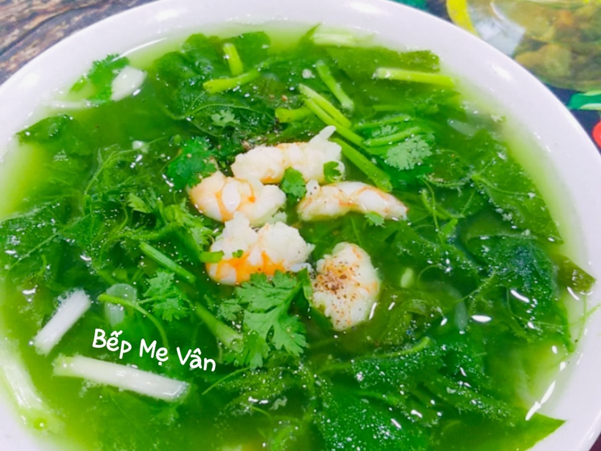 Canh đọt nhãn lồng nấu tôm tươi