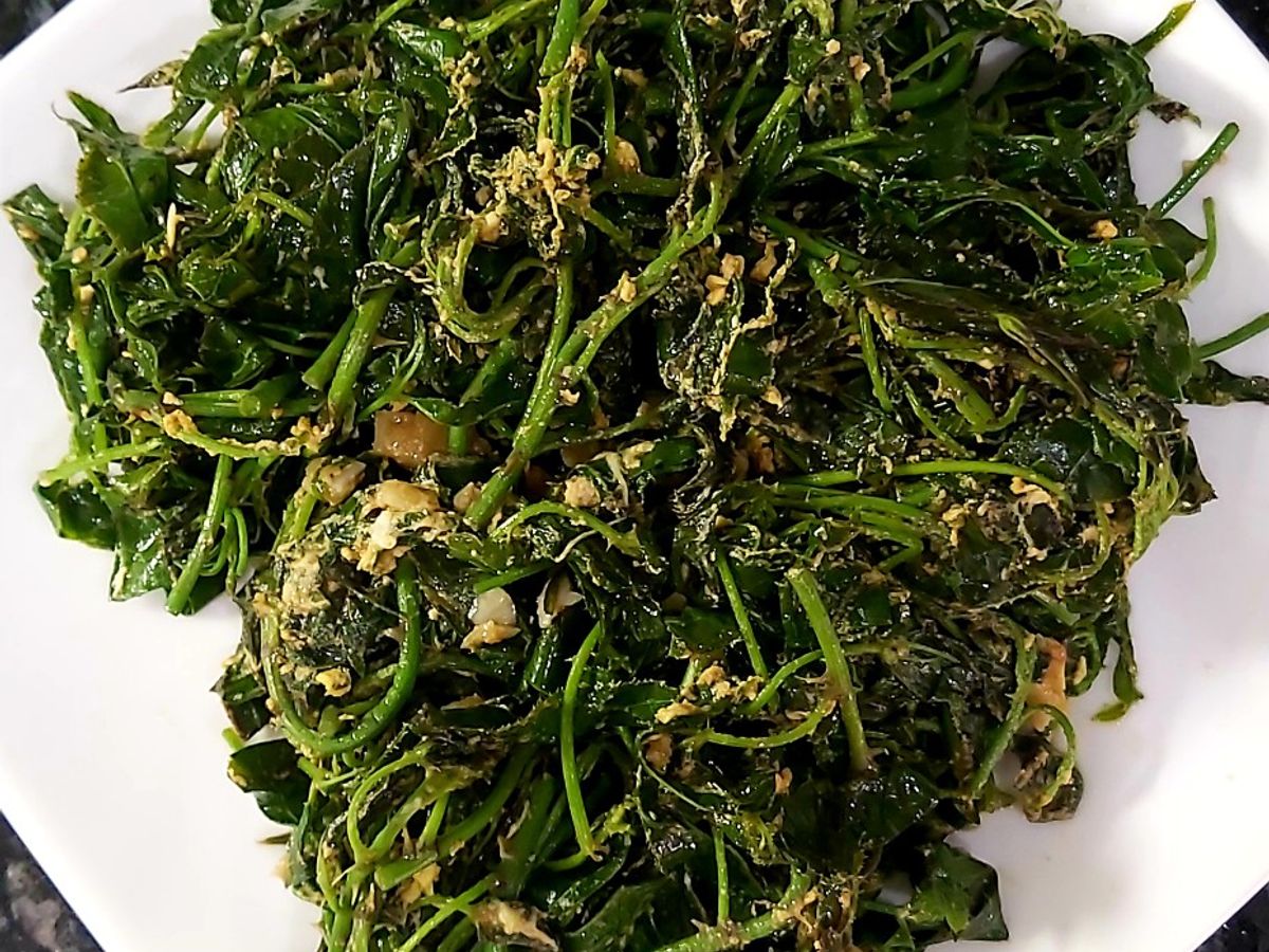 Rau ngũ gia bì xào trứng