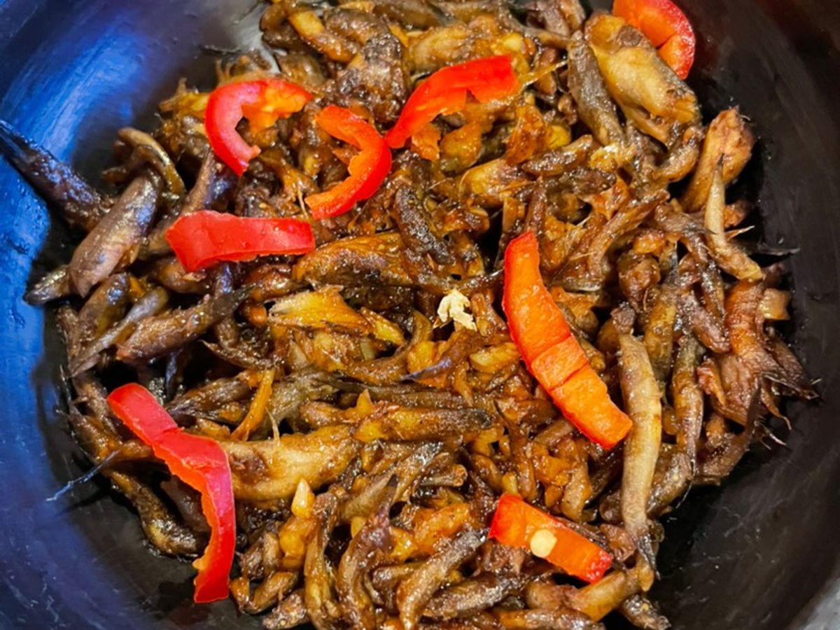 Cá bống trứng kho tiêu
