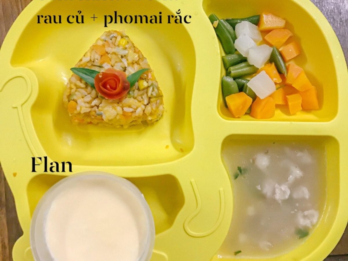 Cơm chiên tôm, rau củ cho bé ăn dặm