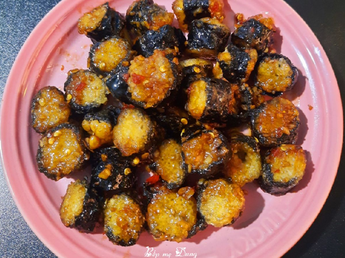 Nấm kim châm cuộn rong biển sốt nước tương