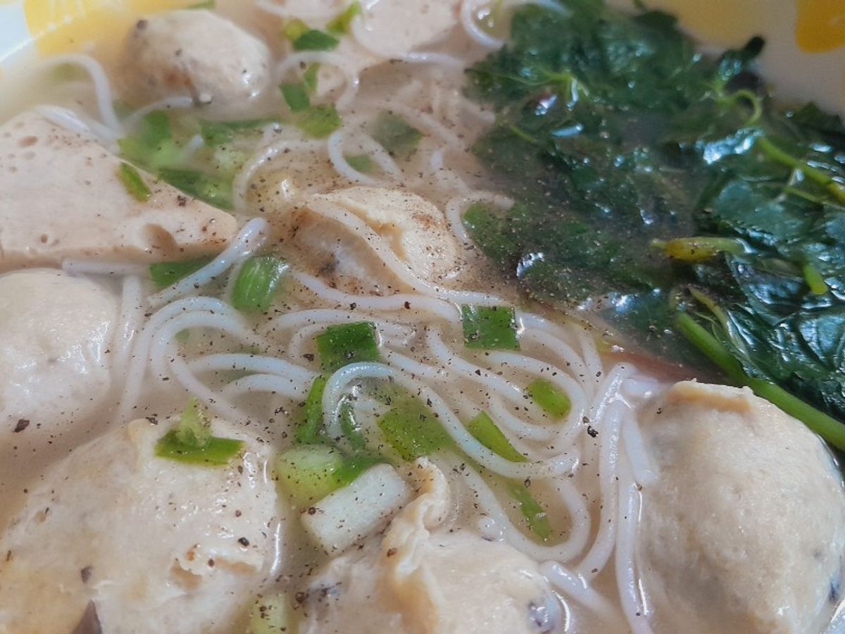 Mì gạo nấu thịt viên