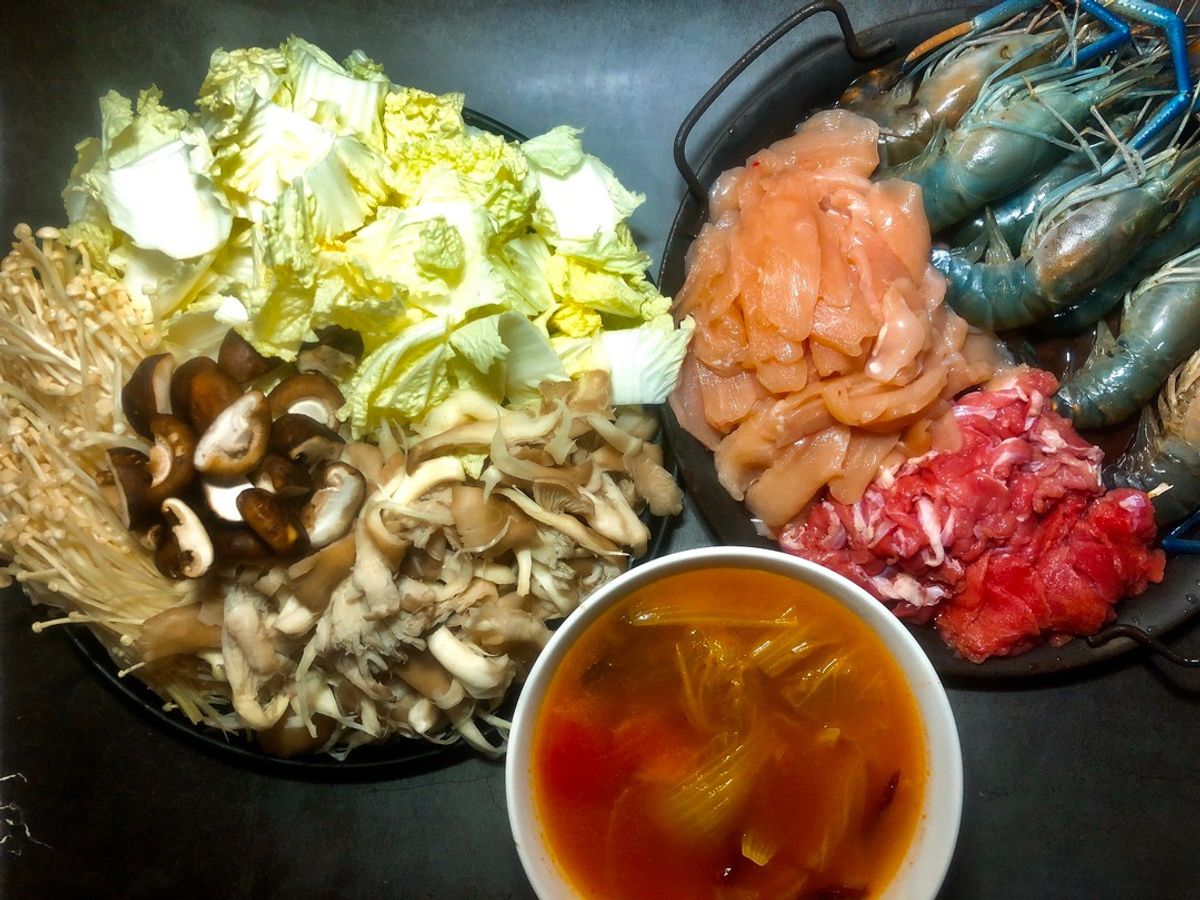 Lẩu Kim Chi- Tôm Càng Xanh, Bò, Gà, Các Loại Nấm