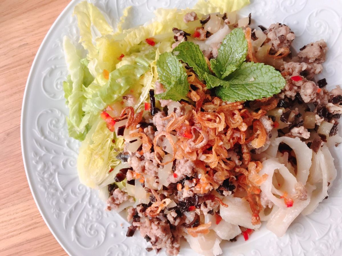 Bánh Phở Tráng Chảo Trộn Thịt Xào