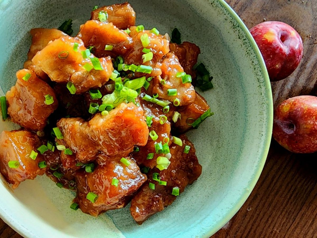 Thịt ba chỉ xốt mận hậu