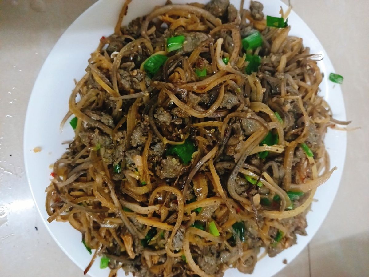 Cá vụn xào bắp chuối